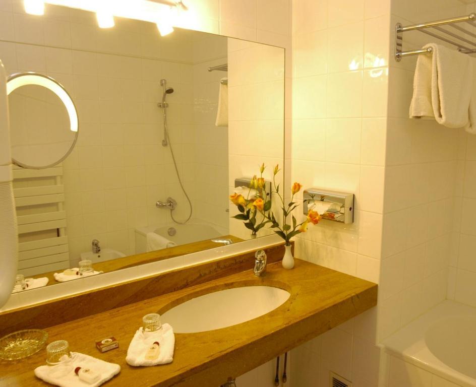 Hostellerie La Huchette Replonges Habitación foto
